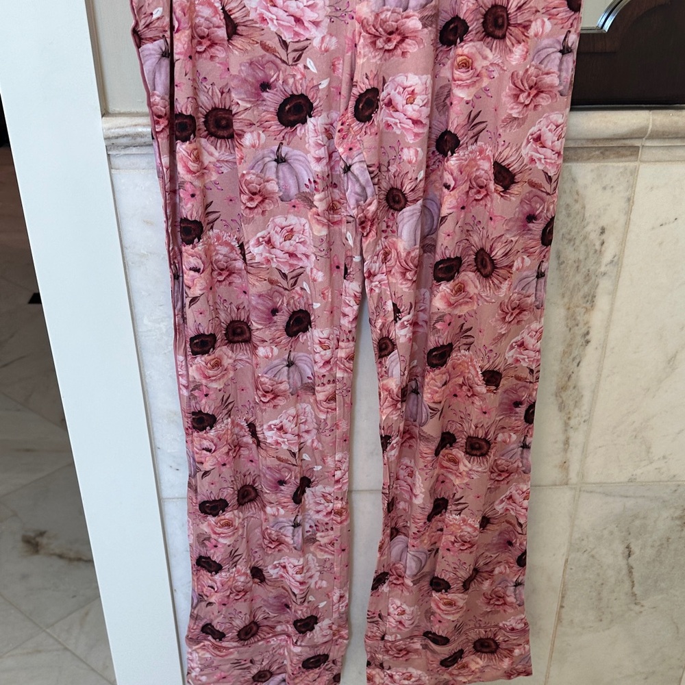 Posh Peanut Pink Lillian’s Women's Pajama set - Picture 6 of 8